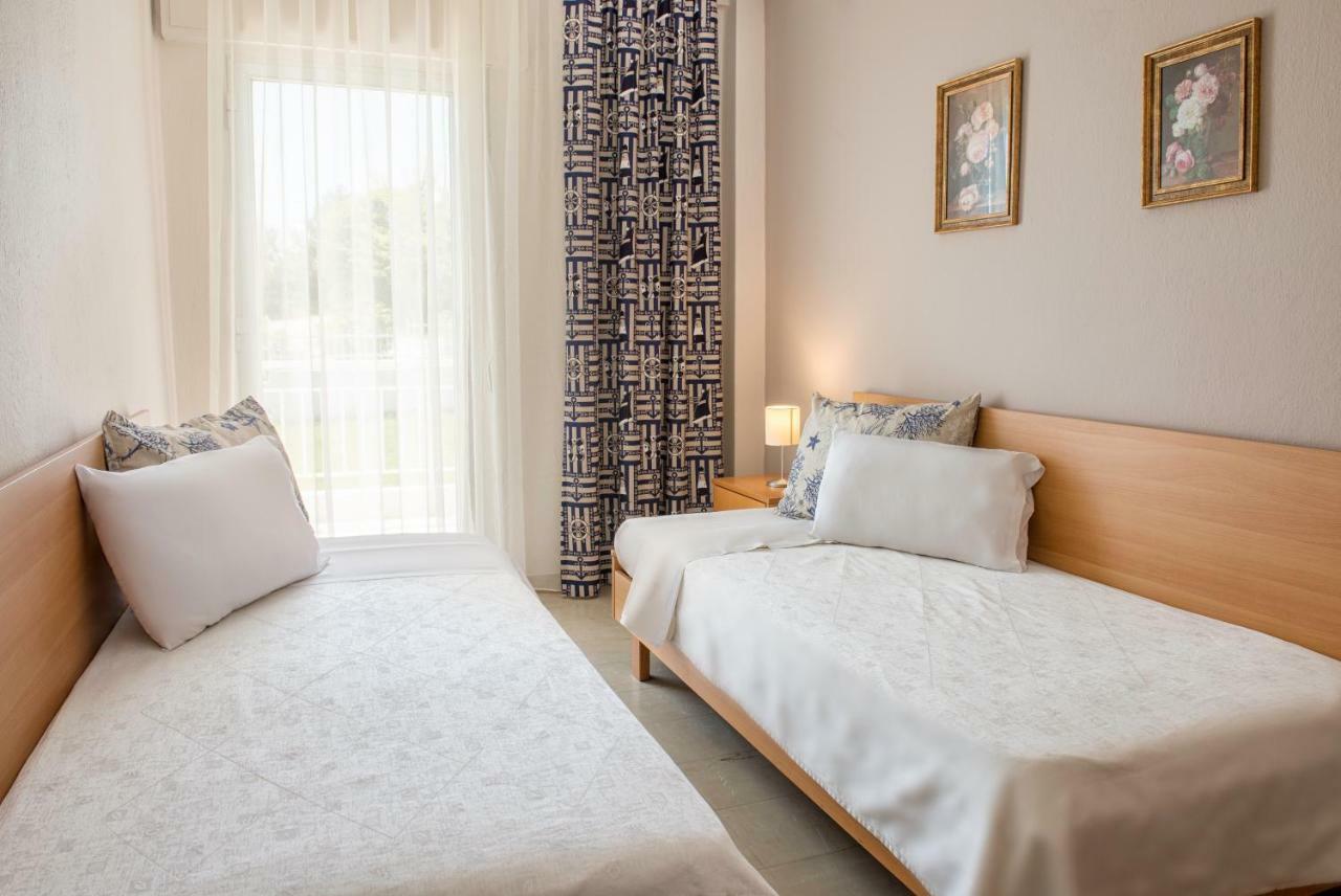 Georgalas Rest Apartments Nea Kallikrateia ภายนอก รูปภาพ