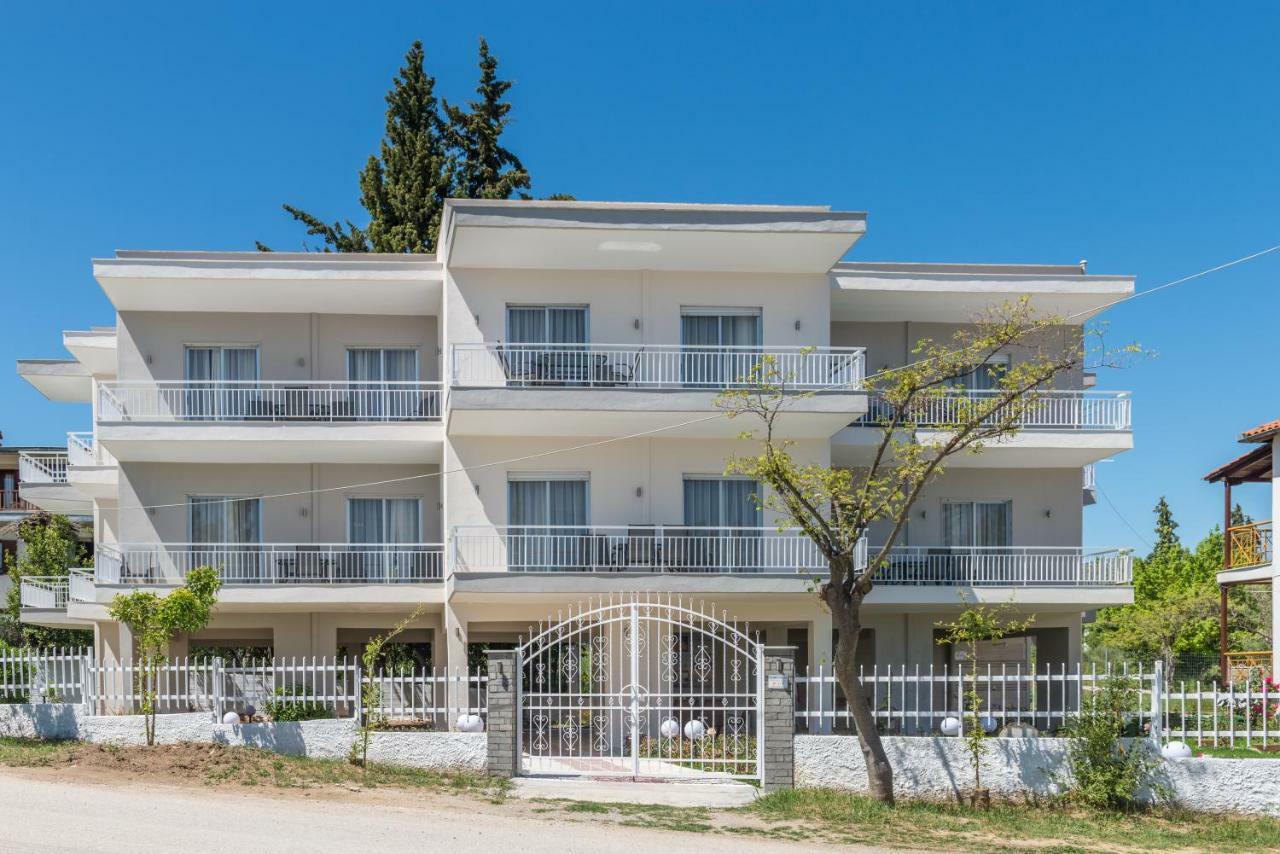 Georgalas Rest Apartments Nea Kallikrateia ภายนอก รูปภาพ