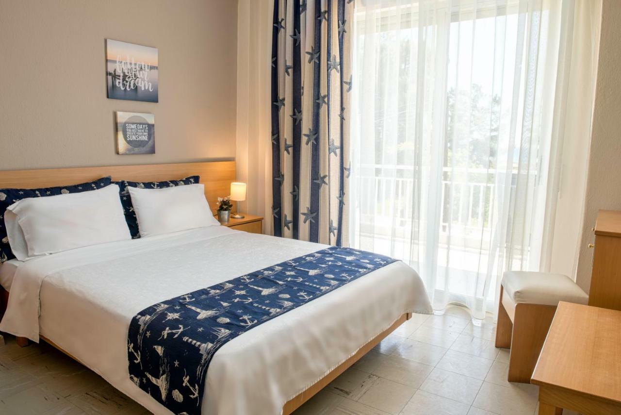 Georgalas Rest Apartments Nea Kallikrateia ภายนอก รูปภาพ